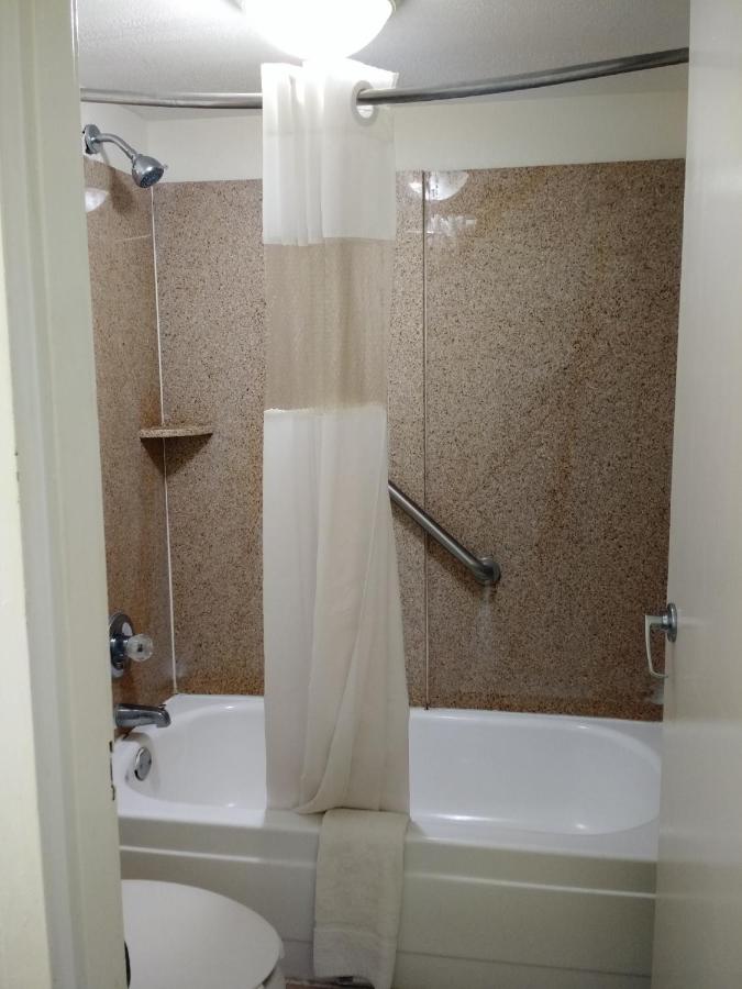 King Room - Non-Smoking at Econo Lodge Thomasville