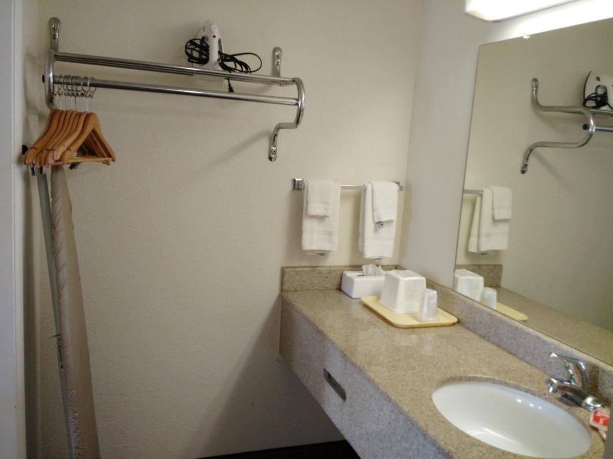 King Room - Non-Smoking at Econo Lodge Thomasville