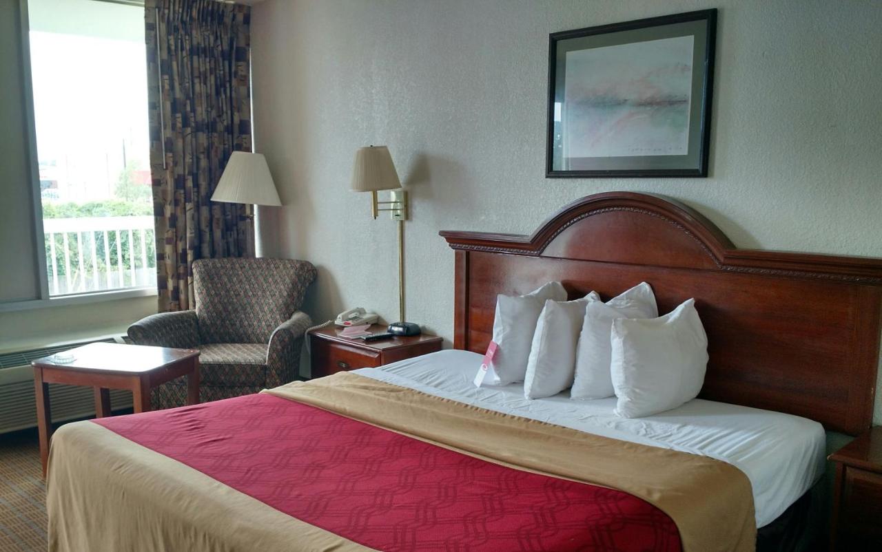 King Room - Non-Smoking at Econo Lodge Thomasville