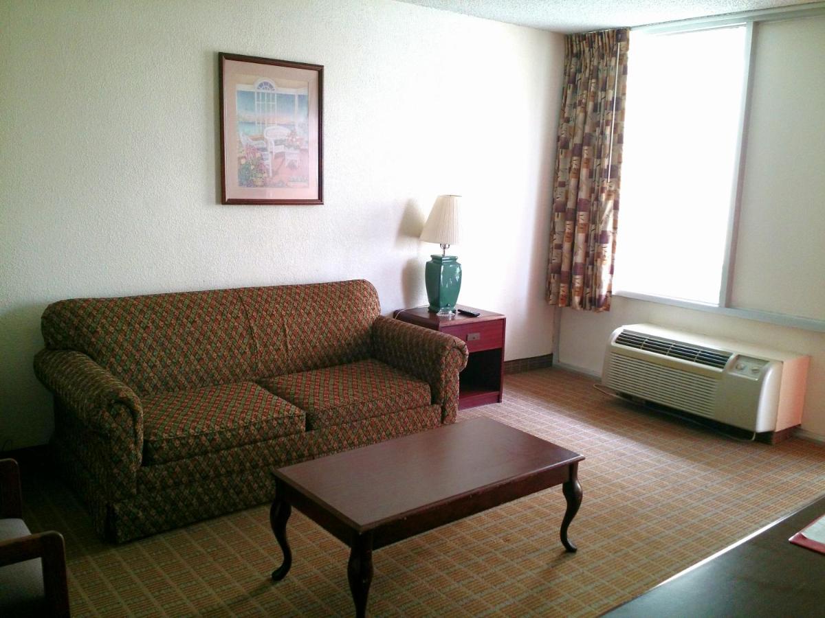 King Room - Non-Smoking at Econo Lodge Thomasville