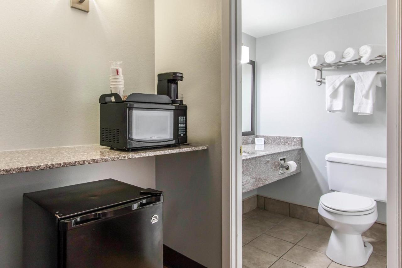 King Suite - Non-Smoking at Quality Inn Downtown Historic District