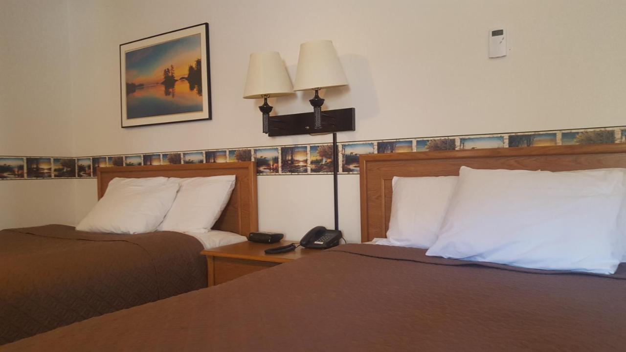 | Longliner Lodge and Suites