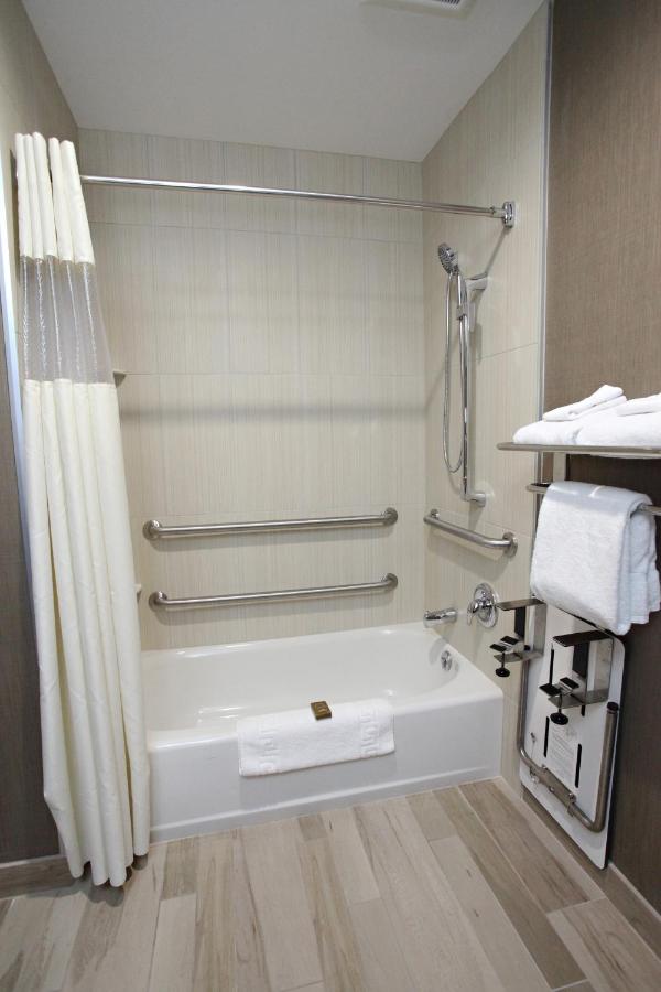 King Room with Bath Tub - Disability Access at Best Western Plus Cottontree Inn