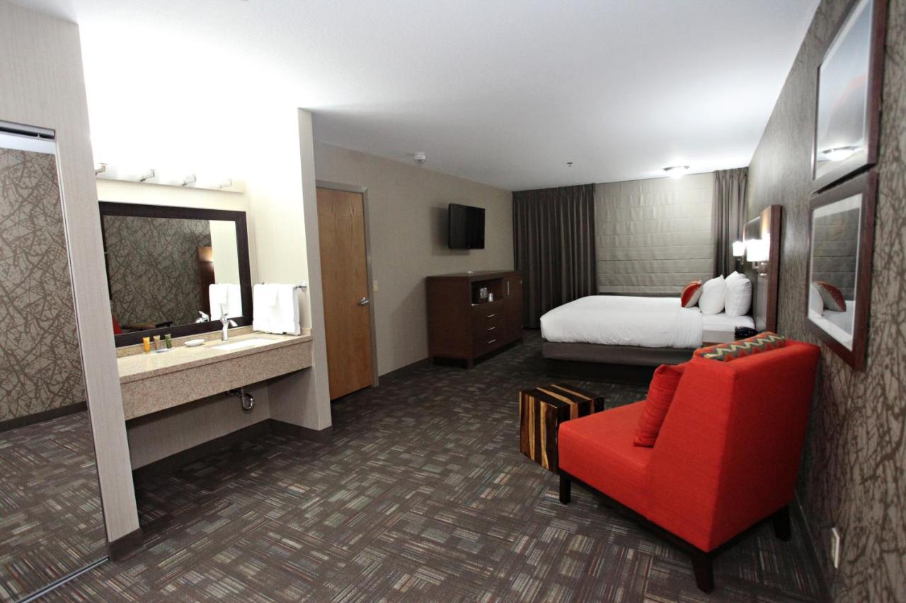 King Room with Bath Tub - Disability Access at Best Western Plus Cottontree Inn