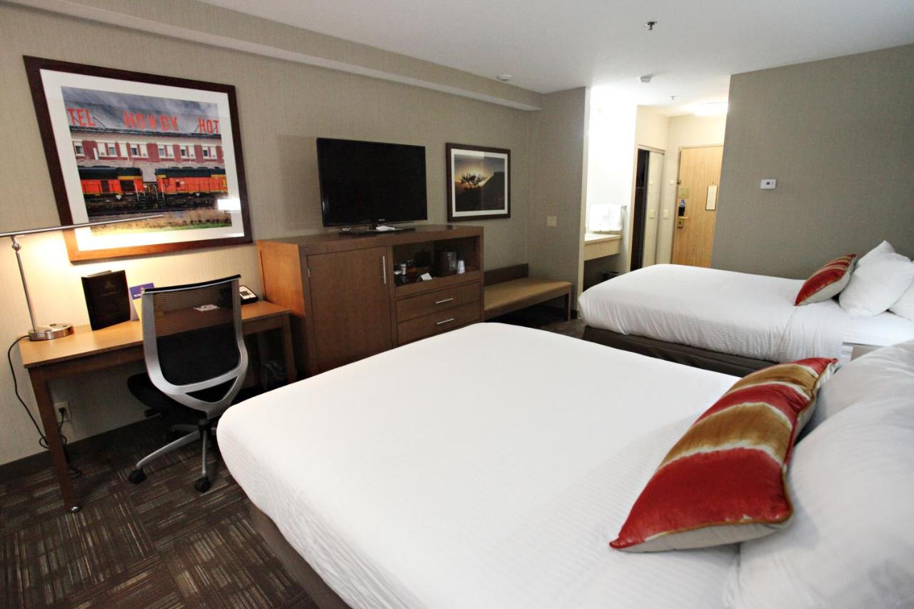 Queen Suite with Two Queen Beds and Sofa Bed at Best Western Plus Cottontree Inn