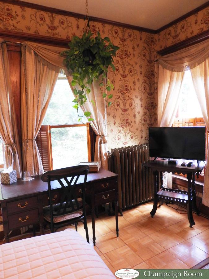 | Champaign Garden Inn