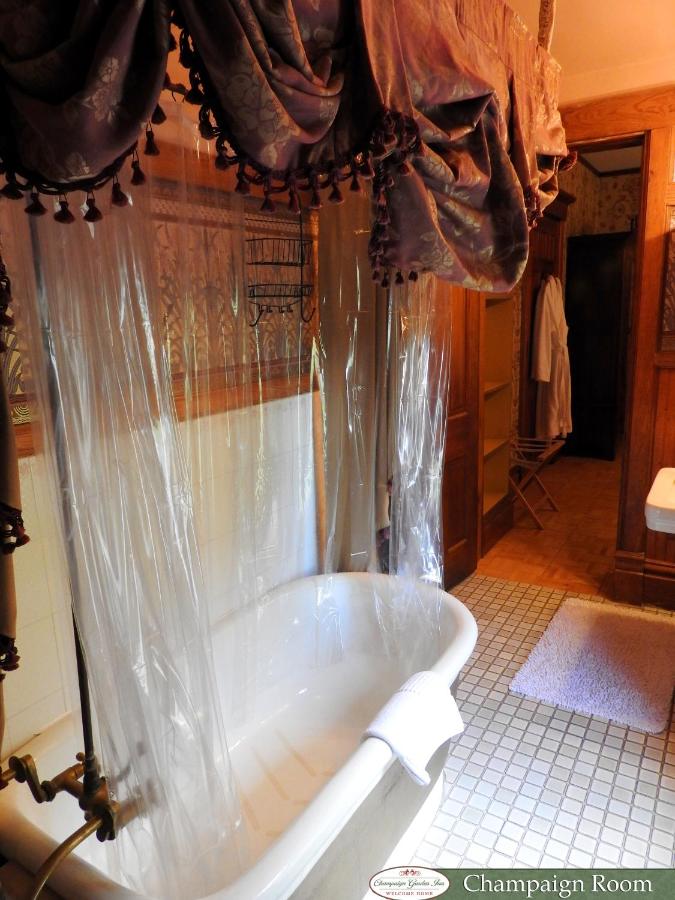 | Champaign Garden Inn