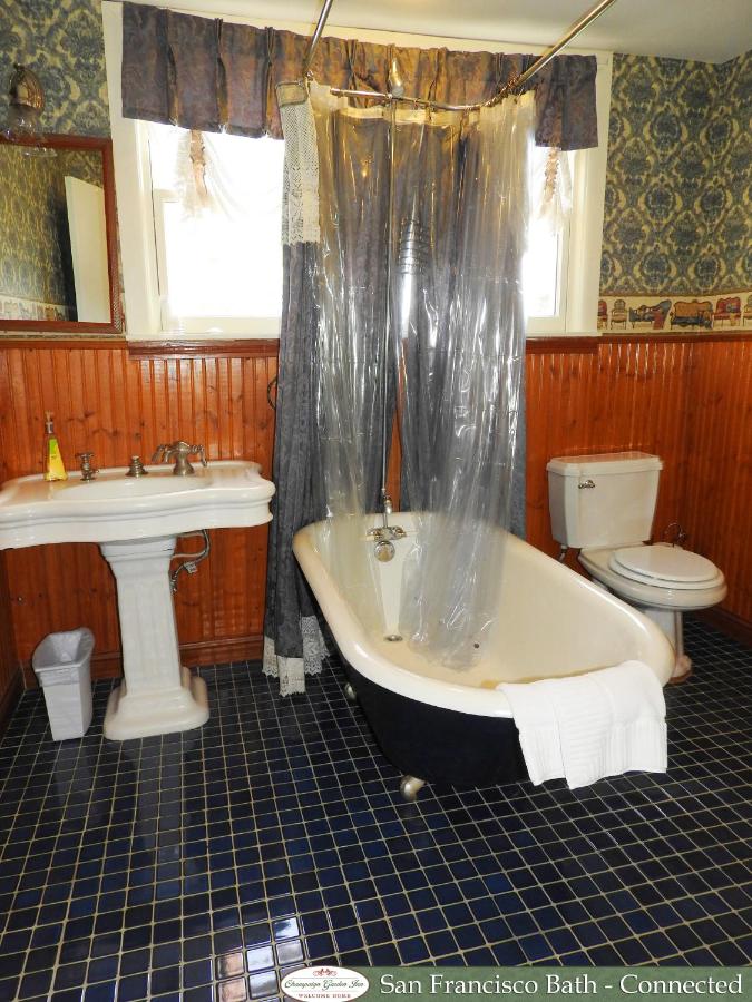 | Champaign Garden Inn
