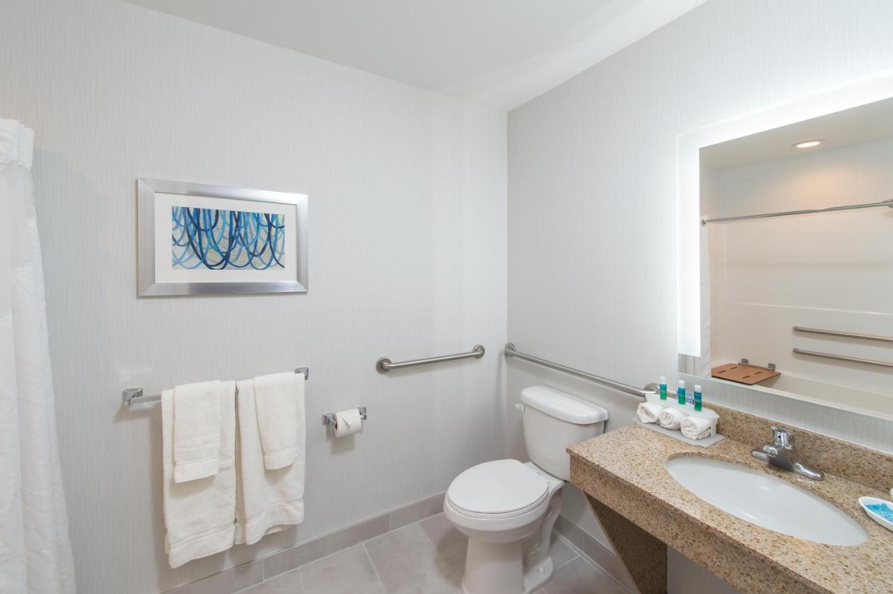 | Holiday Inn Express Hotel & Suites Clifton Park, an IHG Hotel