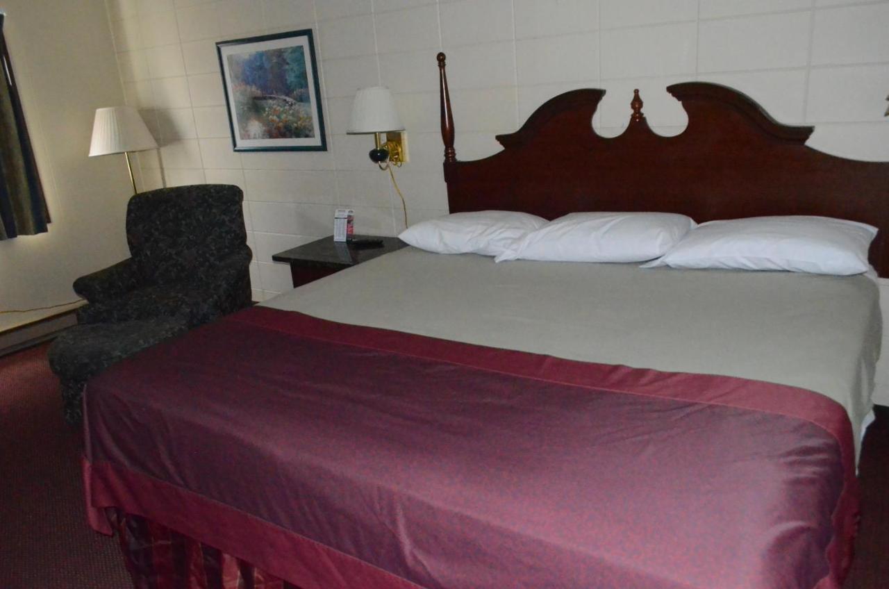 King Room at Grand Inn Fargo