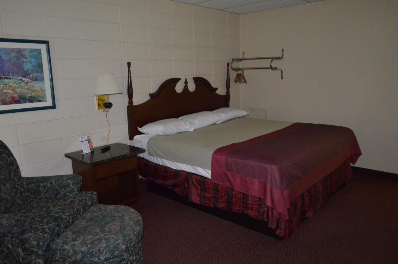 King Room at Grand Inn Fargo
