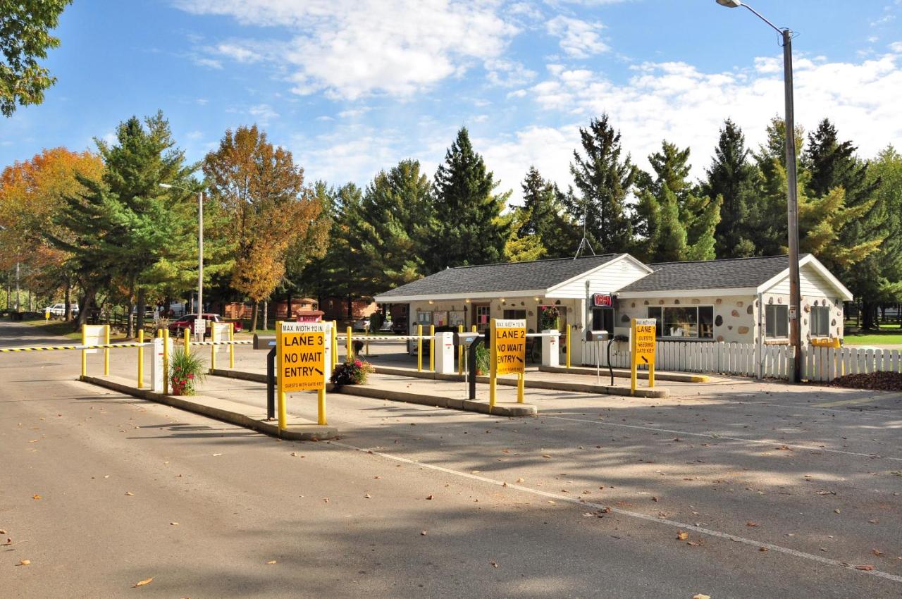 | Plymouth Rock Camping Resort Park Model 21