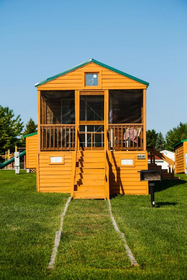 | Plymouth Rock Camping Resort Deluxe Cabin 16