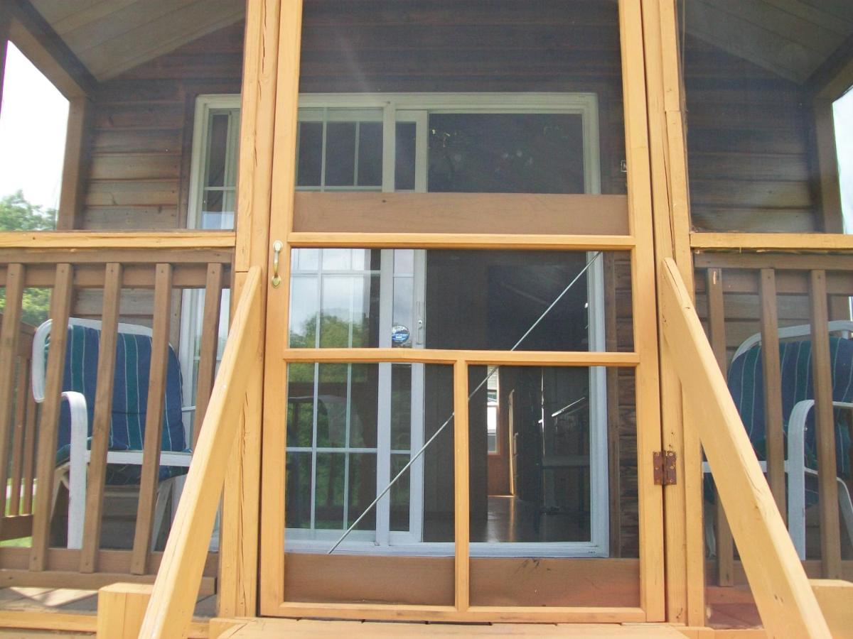 | Plymouth Rock Camping Resort Deluxe Cabin 16