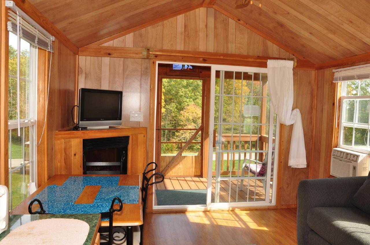| Plymouth Rock Camping Resort Deluxe Cabin 16