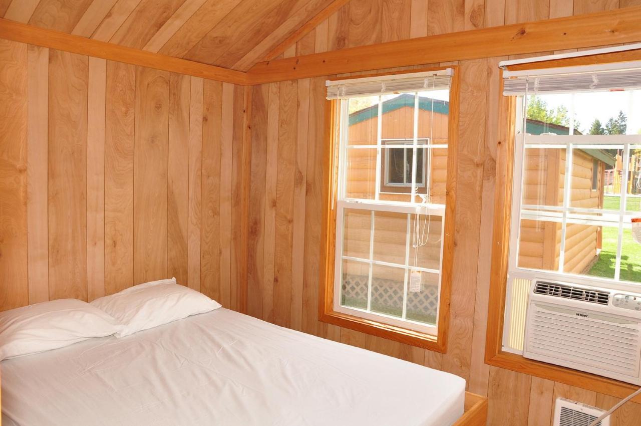 | Plymouth Rock Camping Resort Deluxe Cabin 16