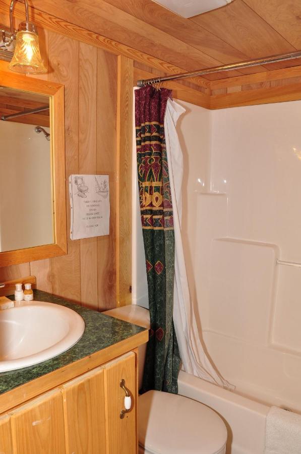| Plymouth Rock Camping Resort Deluxe Cabin 16