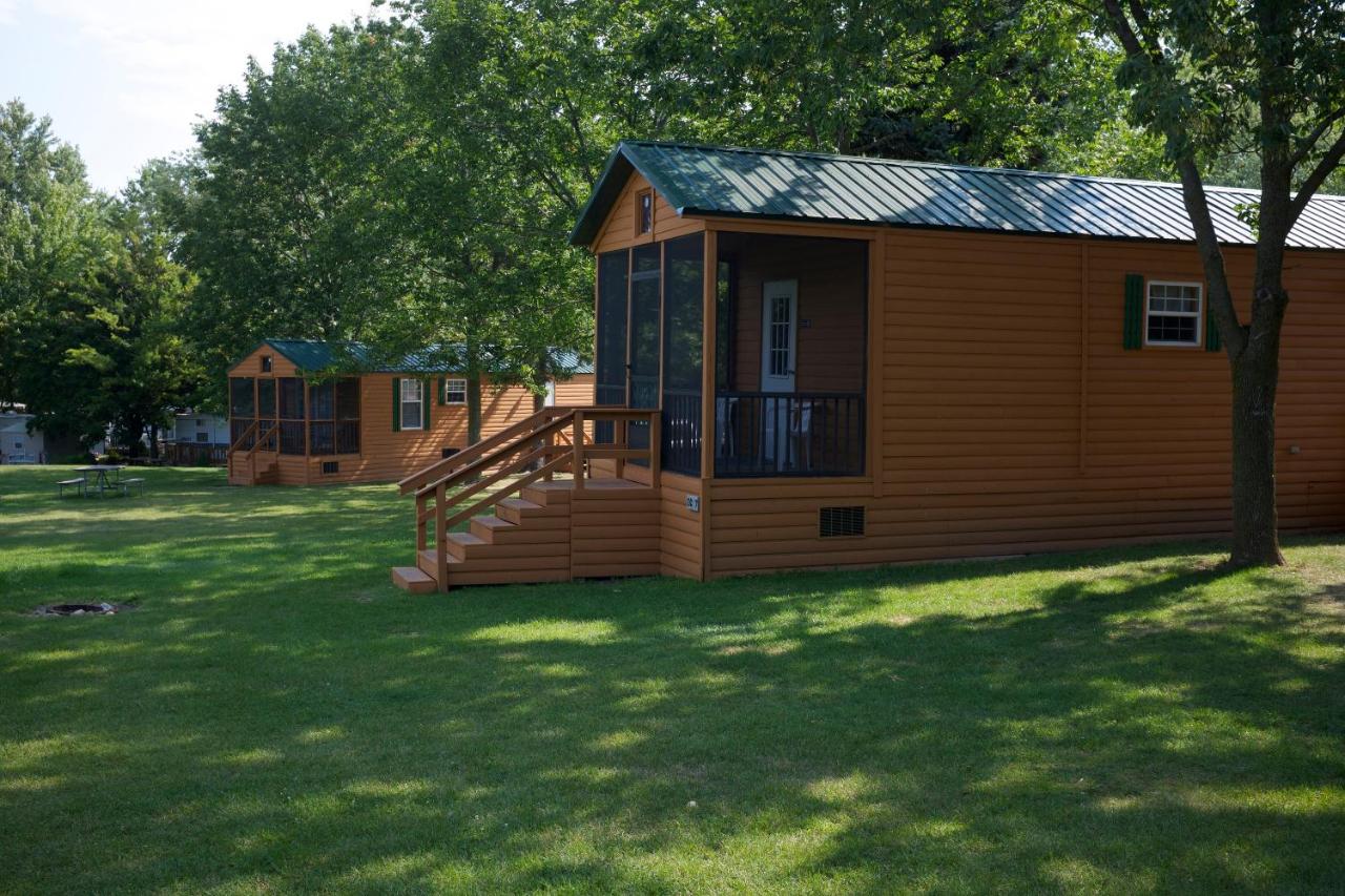 | Plymouth Rock Camping Resort Deluxe Cabin 15
