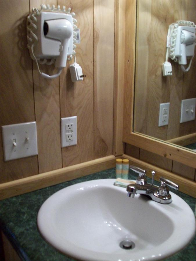 | Plymouth Rock Camping Resort Deluxe Cabin 15