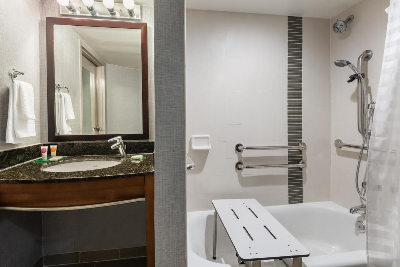 King Guestroom with Bathtub - Accesible at Hyatt Place Atlanta/Duluth/Johns Creek