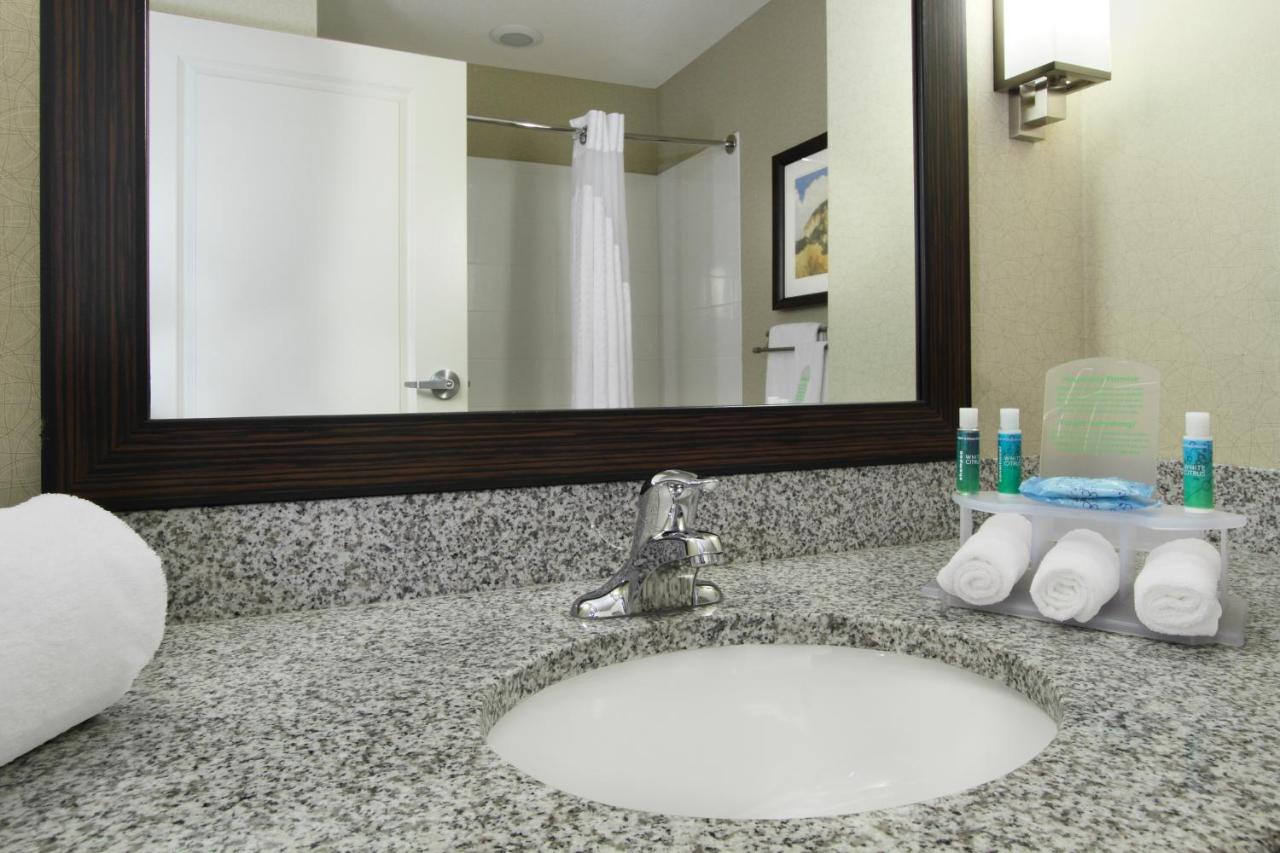 | Holiday Inn Express & Suites Colorado Springs First & Main, an IHG Hotel