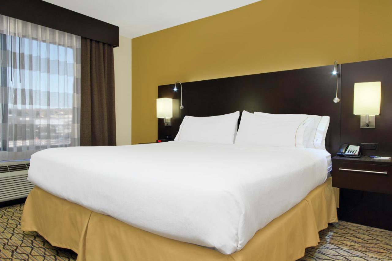 | Holiday Inn Express & Suites Colorado Springs First & Main, an IHG Hotel