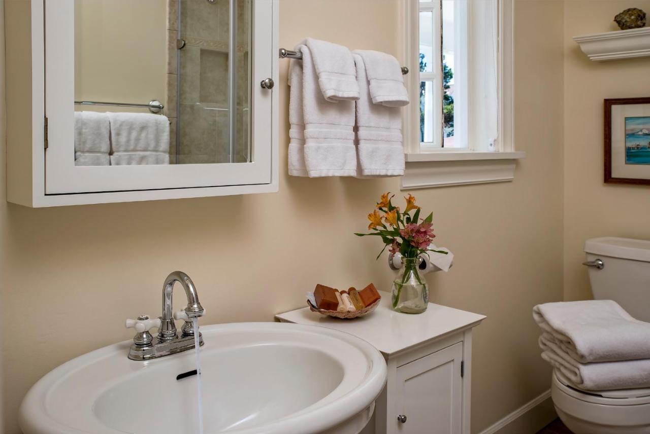 | Ravenscroft Inn