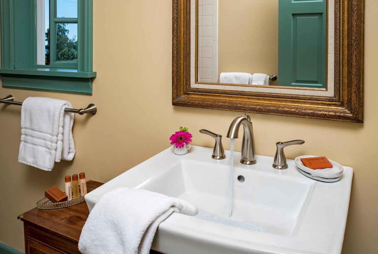 | Ravenscroft Inn
