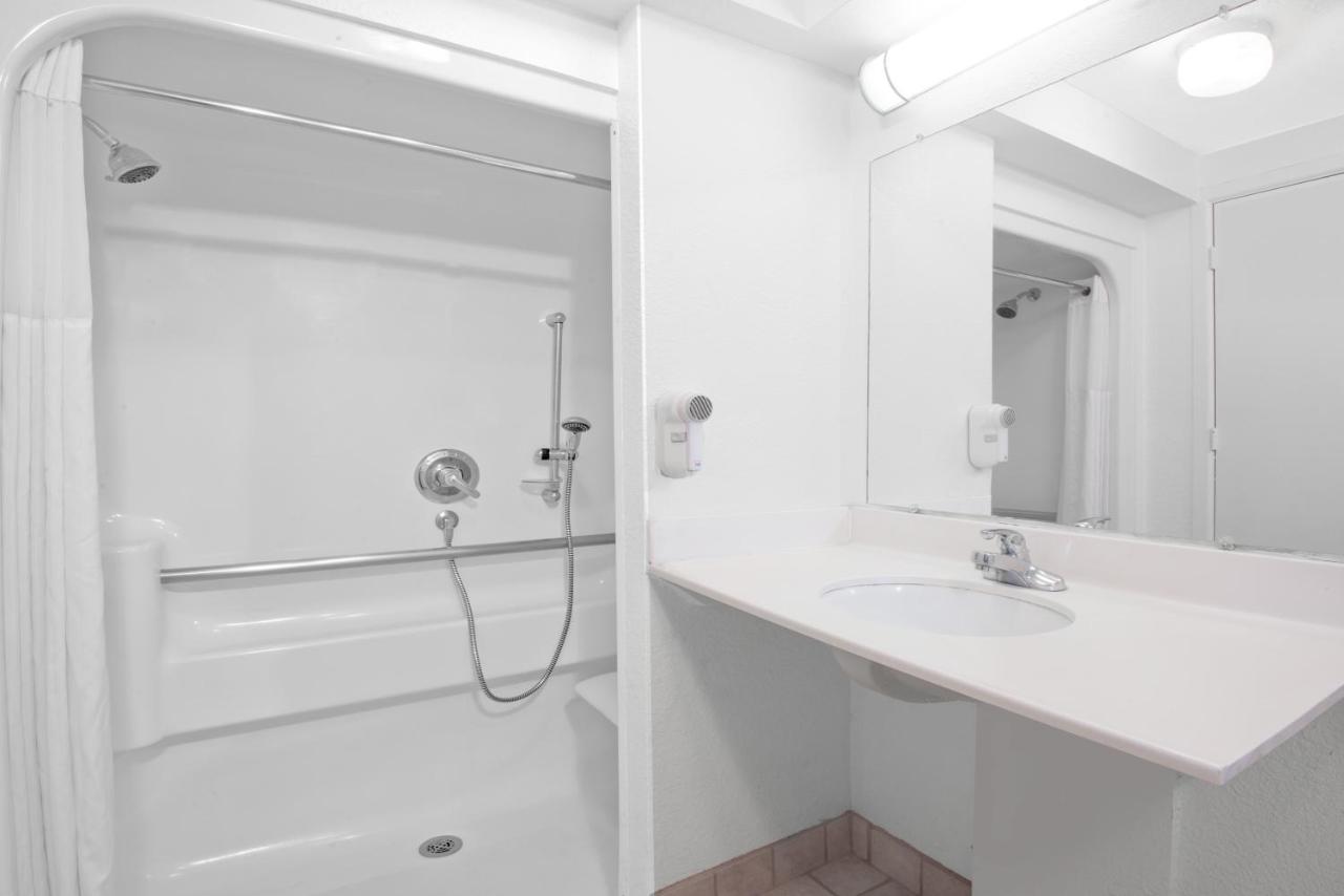 King Room - Disability Access - Non-Smoking at Days Inn & Suites by Wyndham Clovis