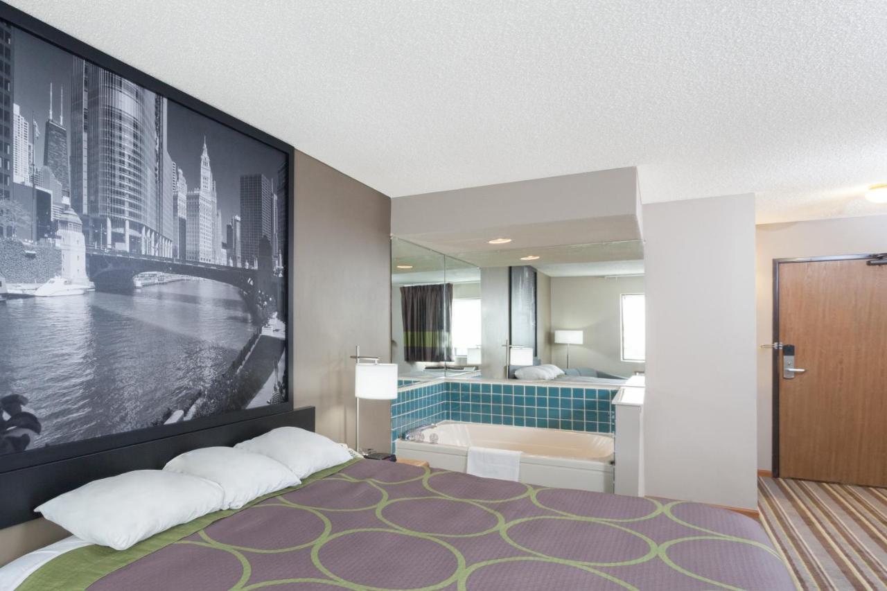 | Super 8 by Wyndham Gilman