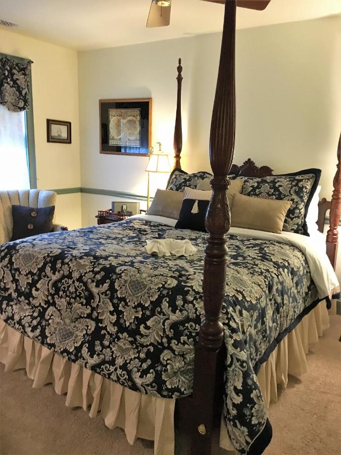 | Parsonage Inn Bed and Breakfast