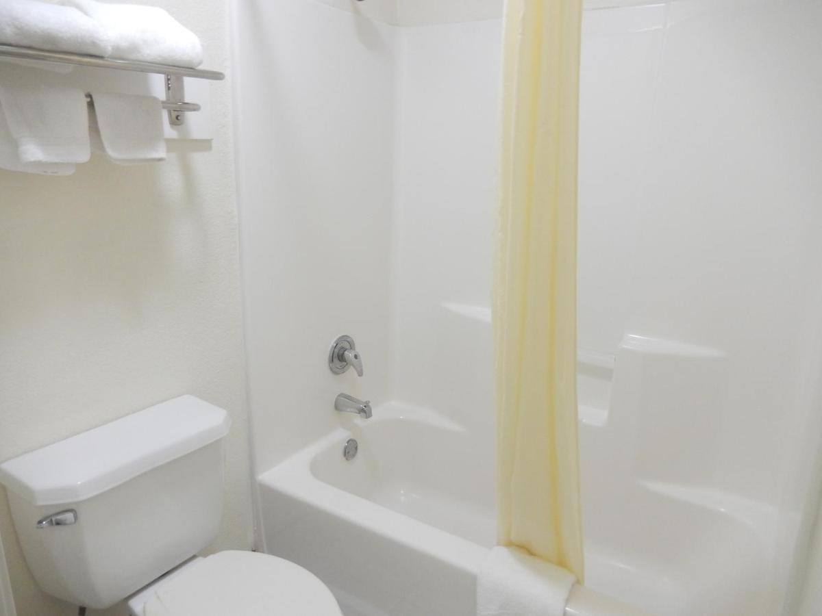 | Motel 6-Azle, TX