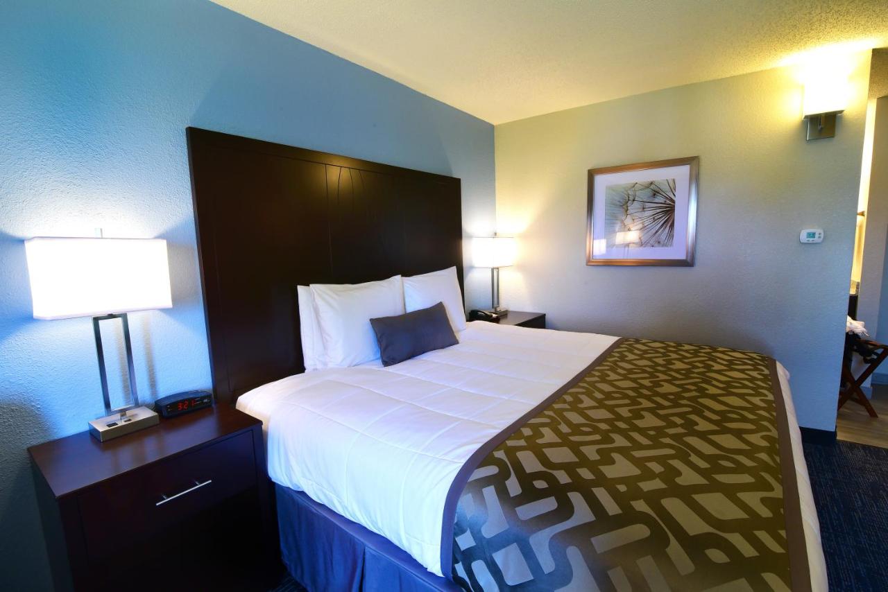 Queen Room - Disability Access at Best Western Plus Flint Airport Inn & Suites
