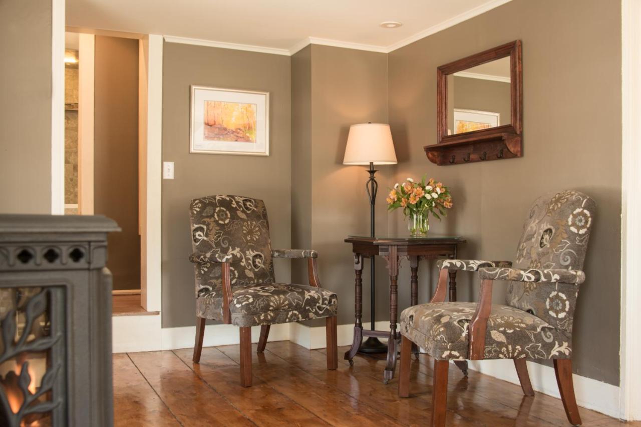 | Golden Stage Inn