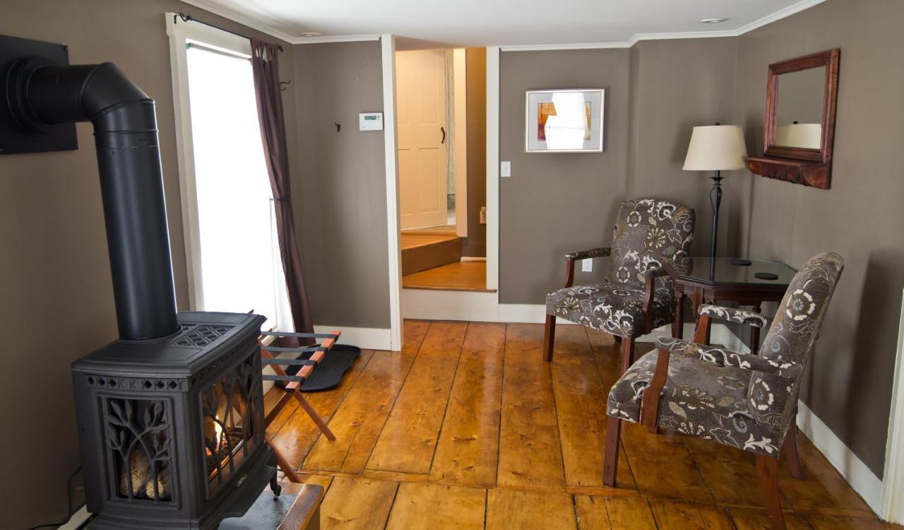 | Golden Stage Inn