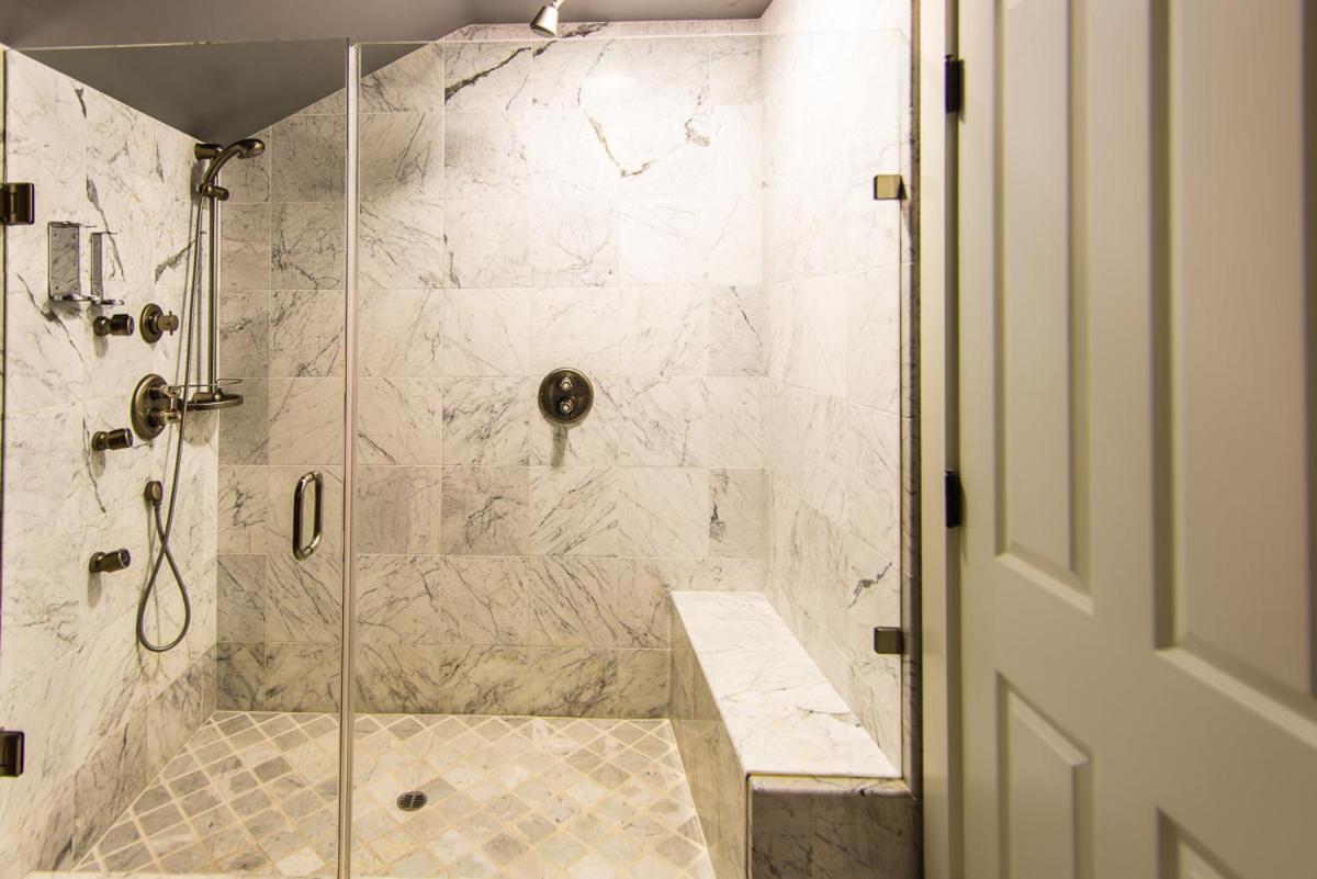 Dream Couples Spa Room at Inn at Parkside