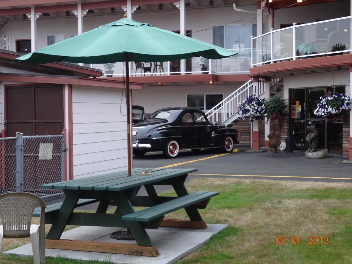 | Breakers Boutique Inn
