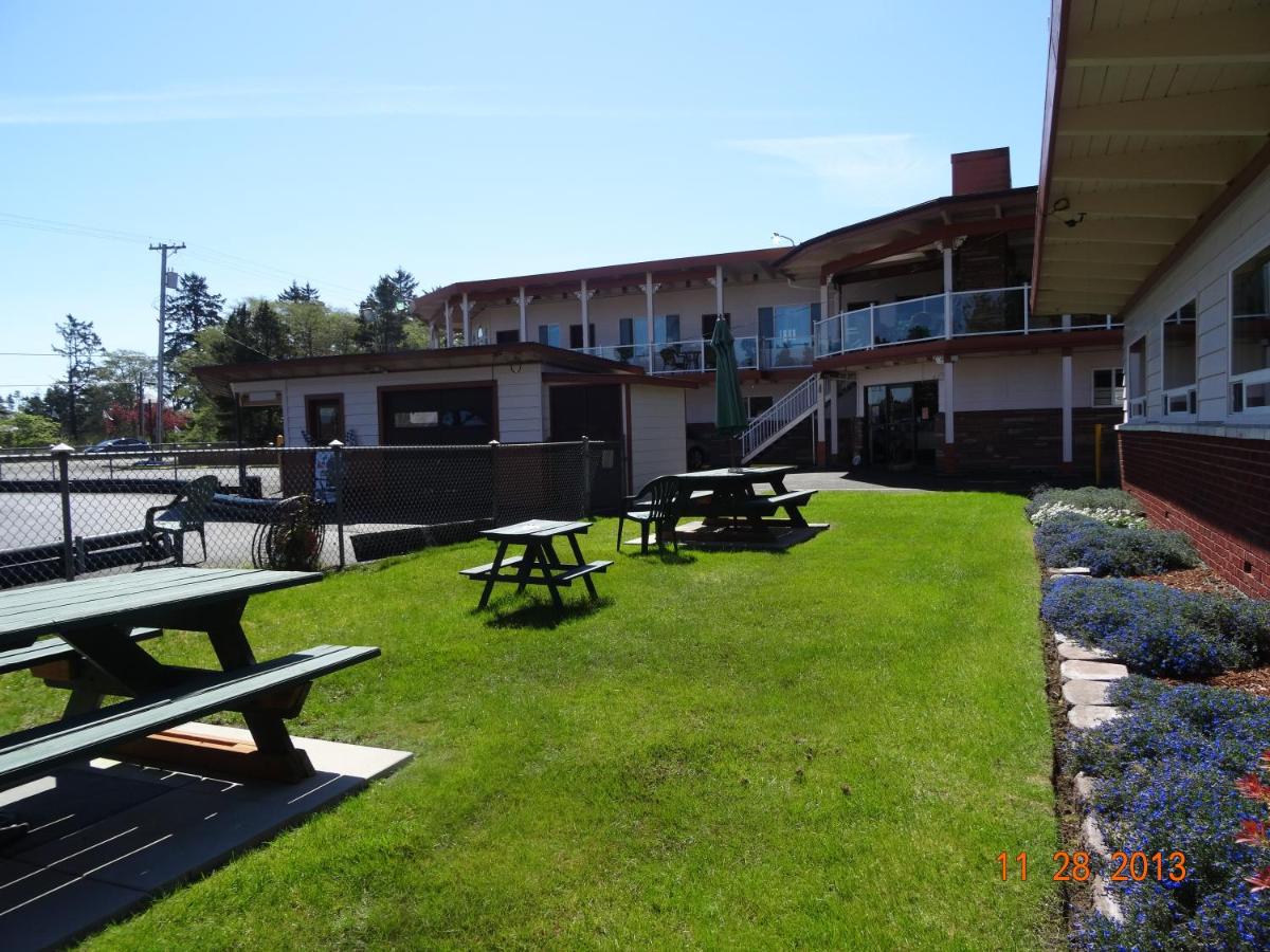| Breakers Boutique Inn