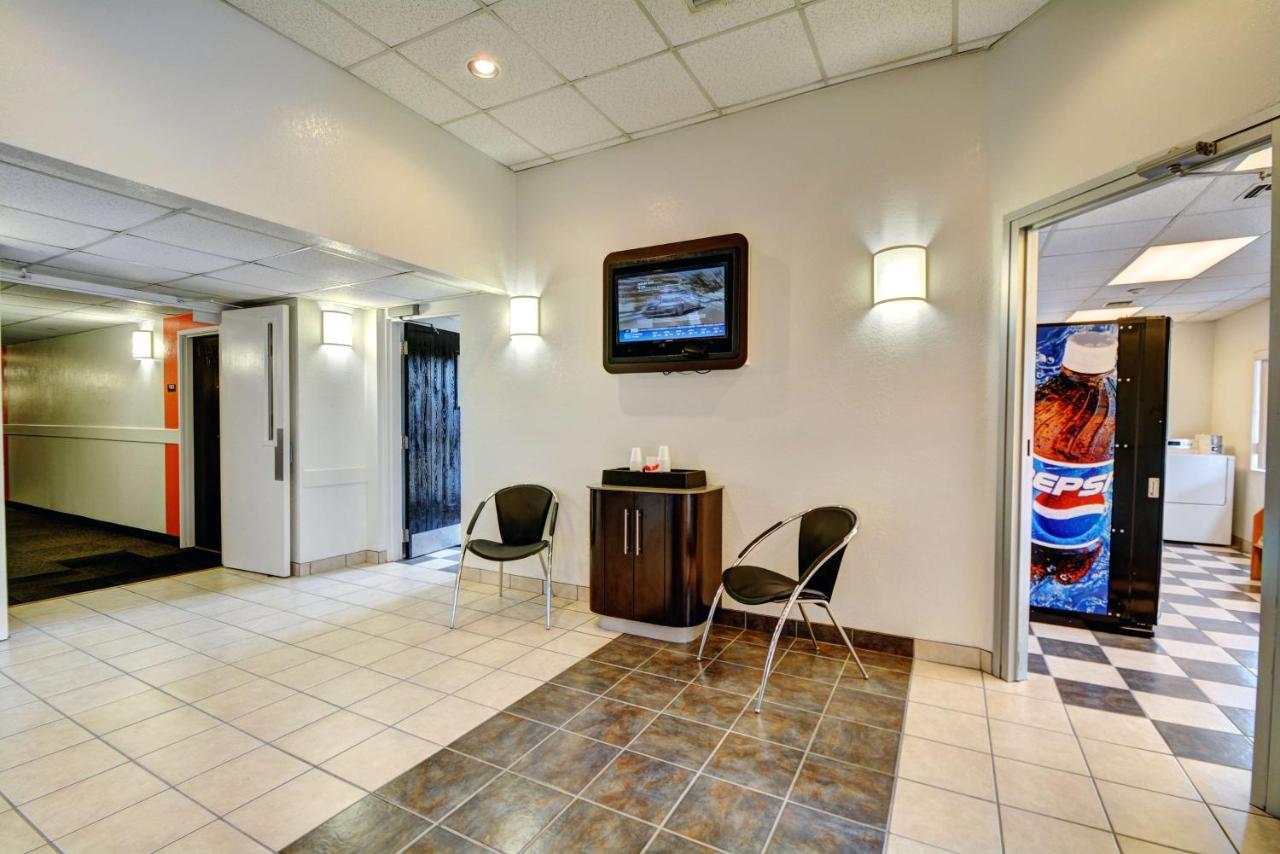 | Motel 6-Seekonk, MA - Providence East