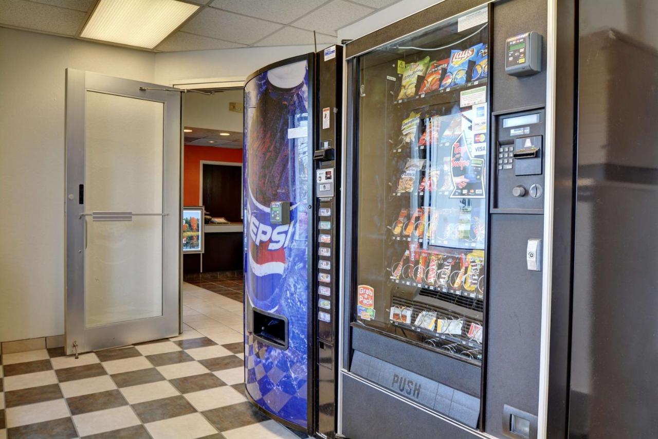 | Motel 6-Seekonk, MA - Providence East