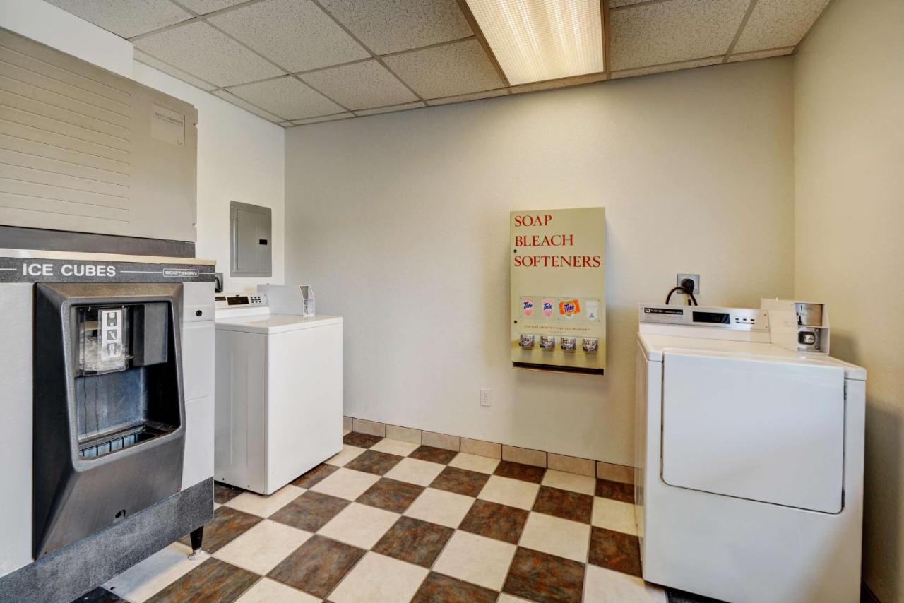 | Motel 6-Seekonk, MA - Providence East