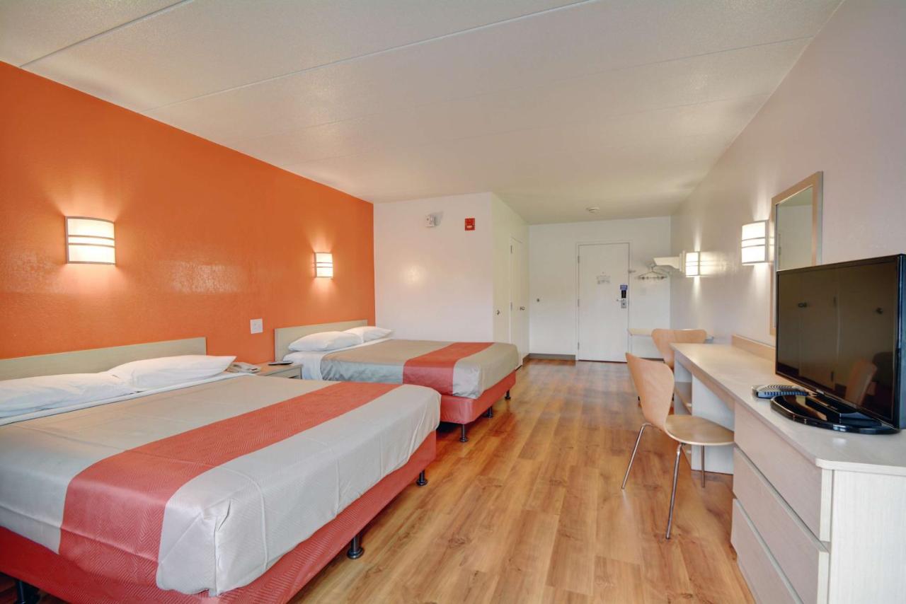 | Motel 6-Seekonk, MA - Providence East