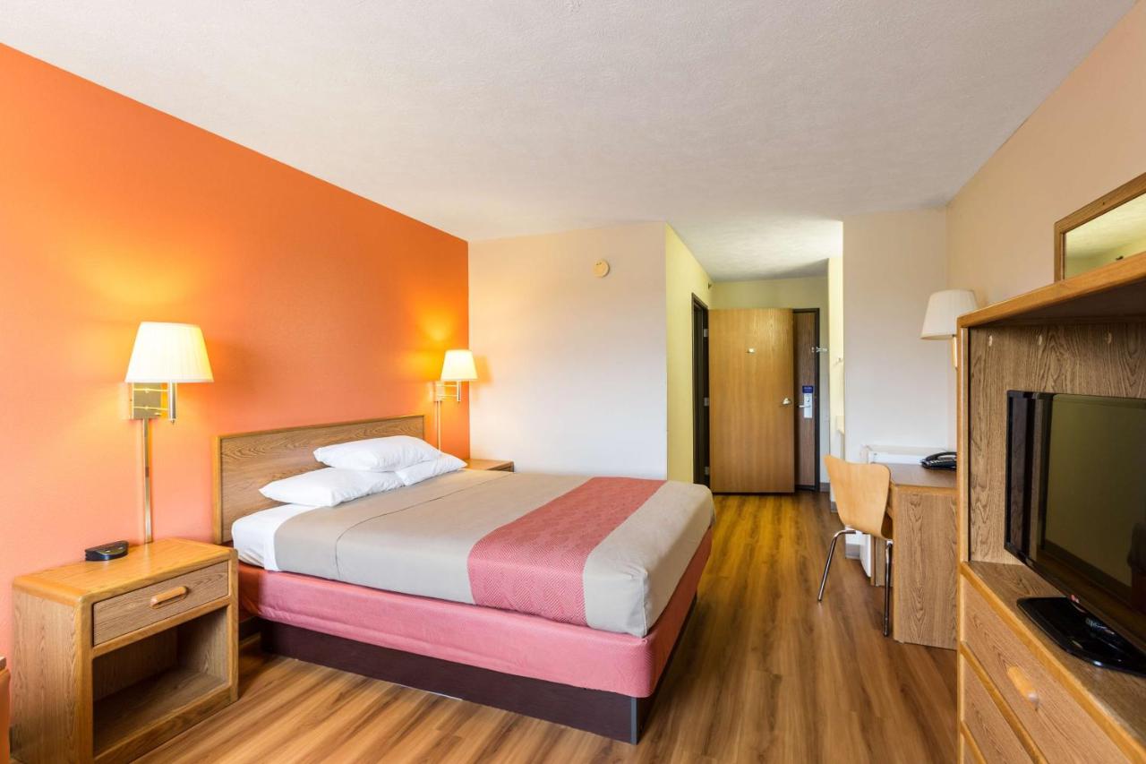 | Motel 6-Percival, IA