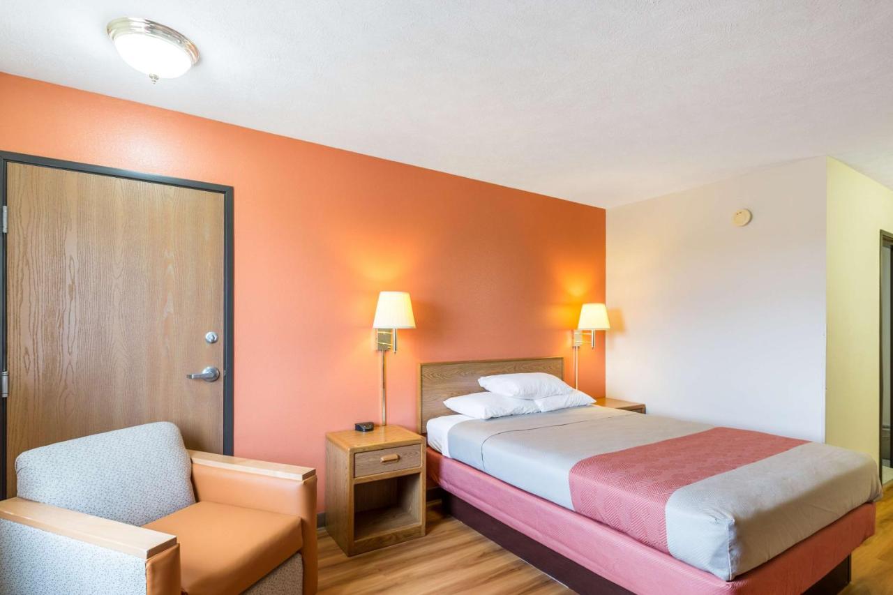 | Motel 6-Percival, IA