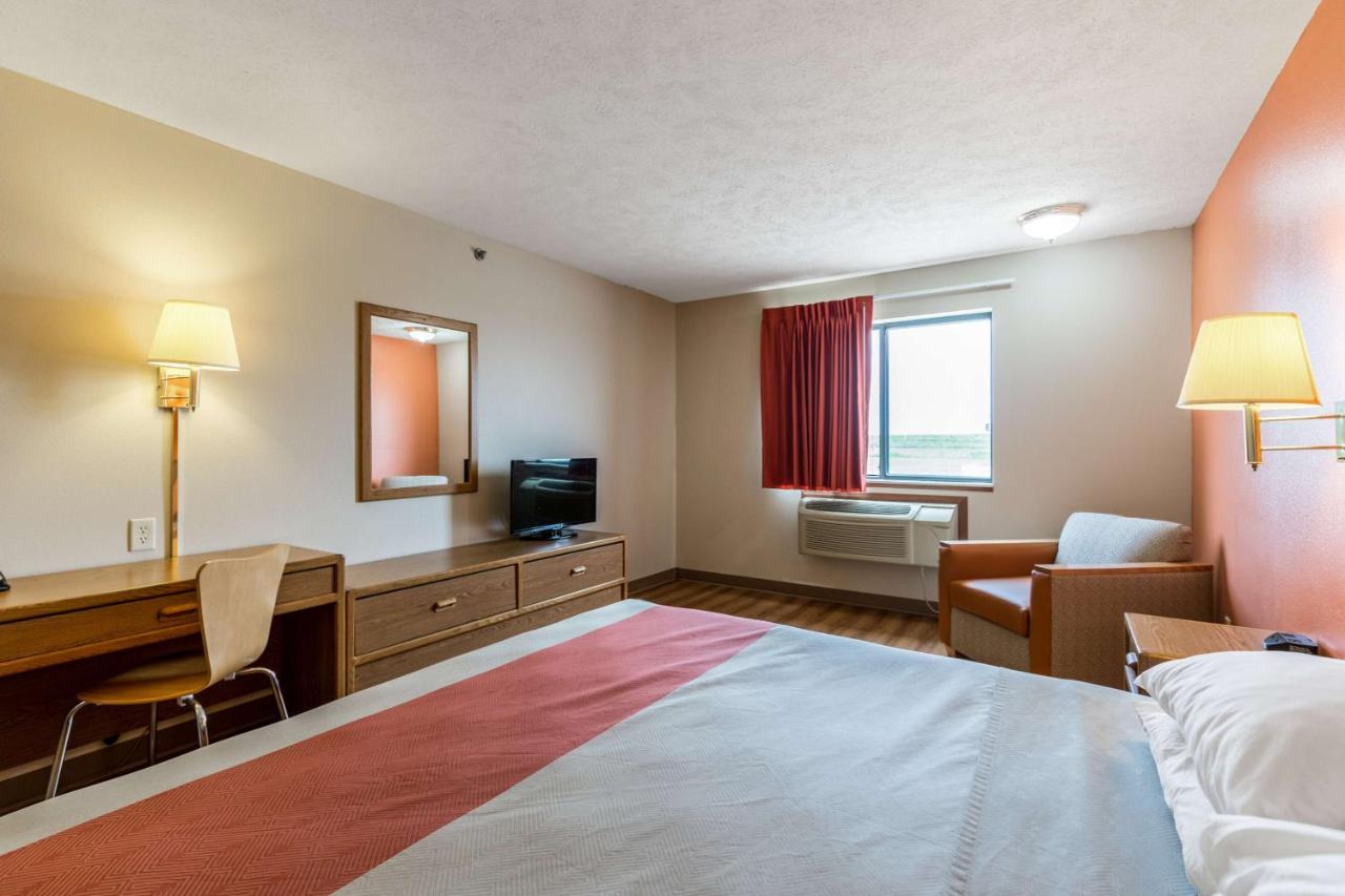 | Motel 6-Percival, IA