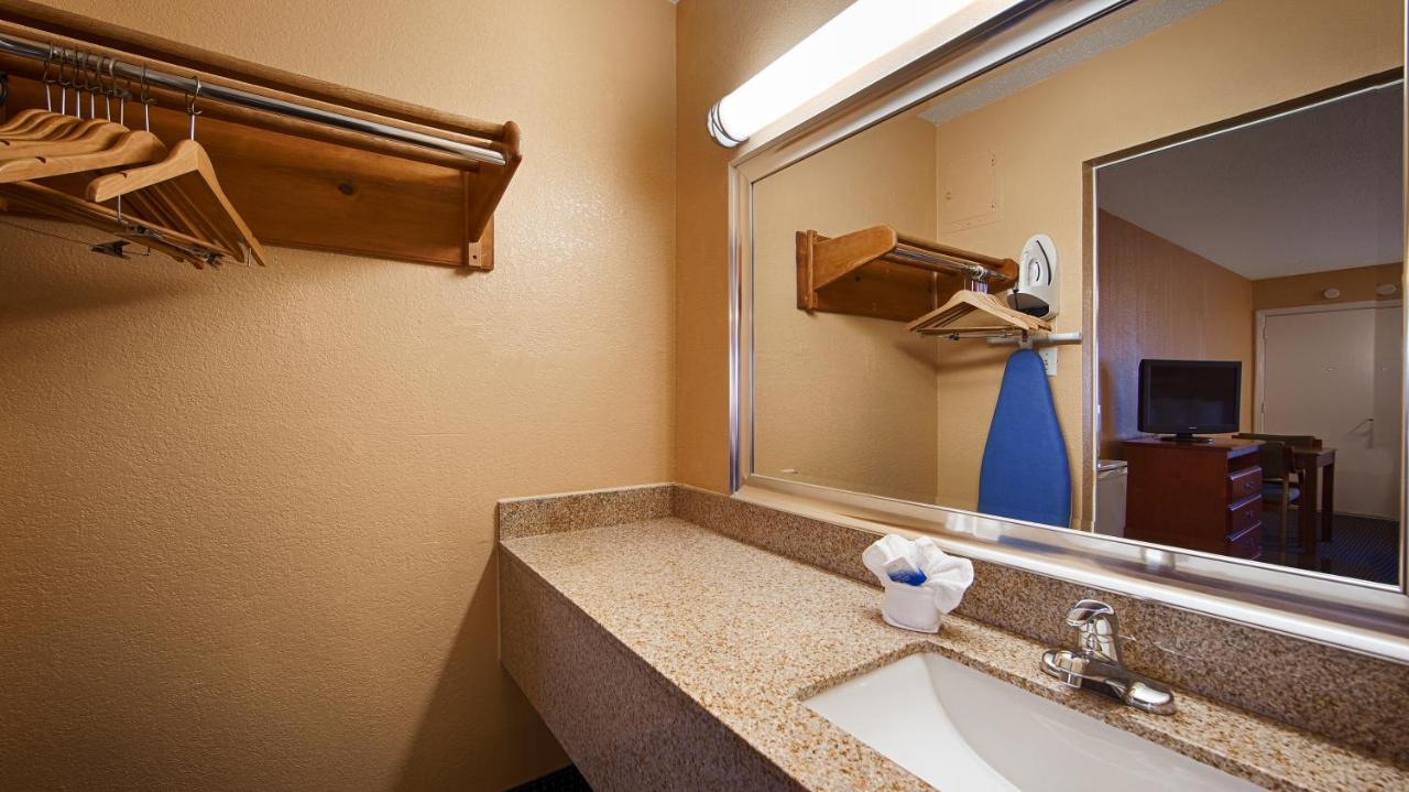 Queen Room with Two Queen Beds - Non-Smoking at Quality Inn Arkadelphia - University Area