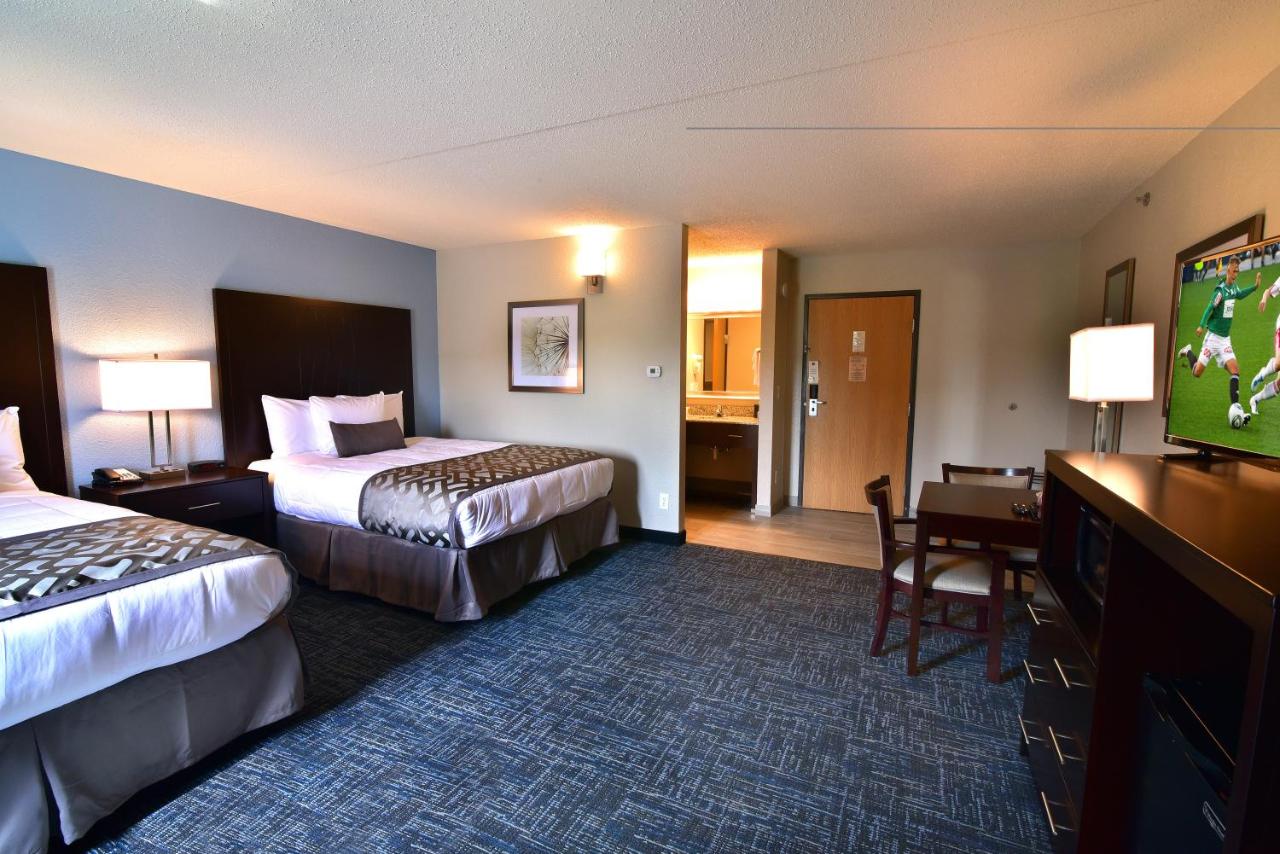 Queen Room with Two Queen Beds at Best Western Plus Flint Airport Inn & Suites