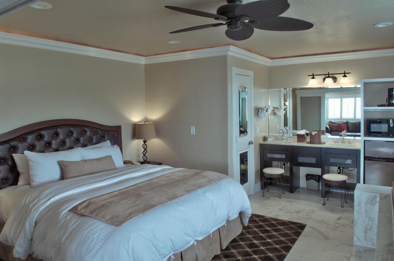 | Lovers Point Inn