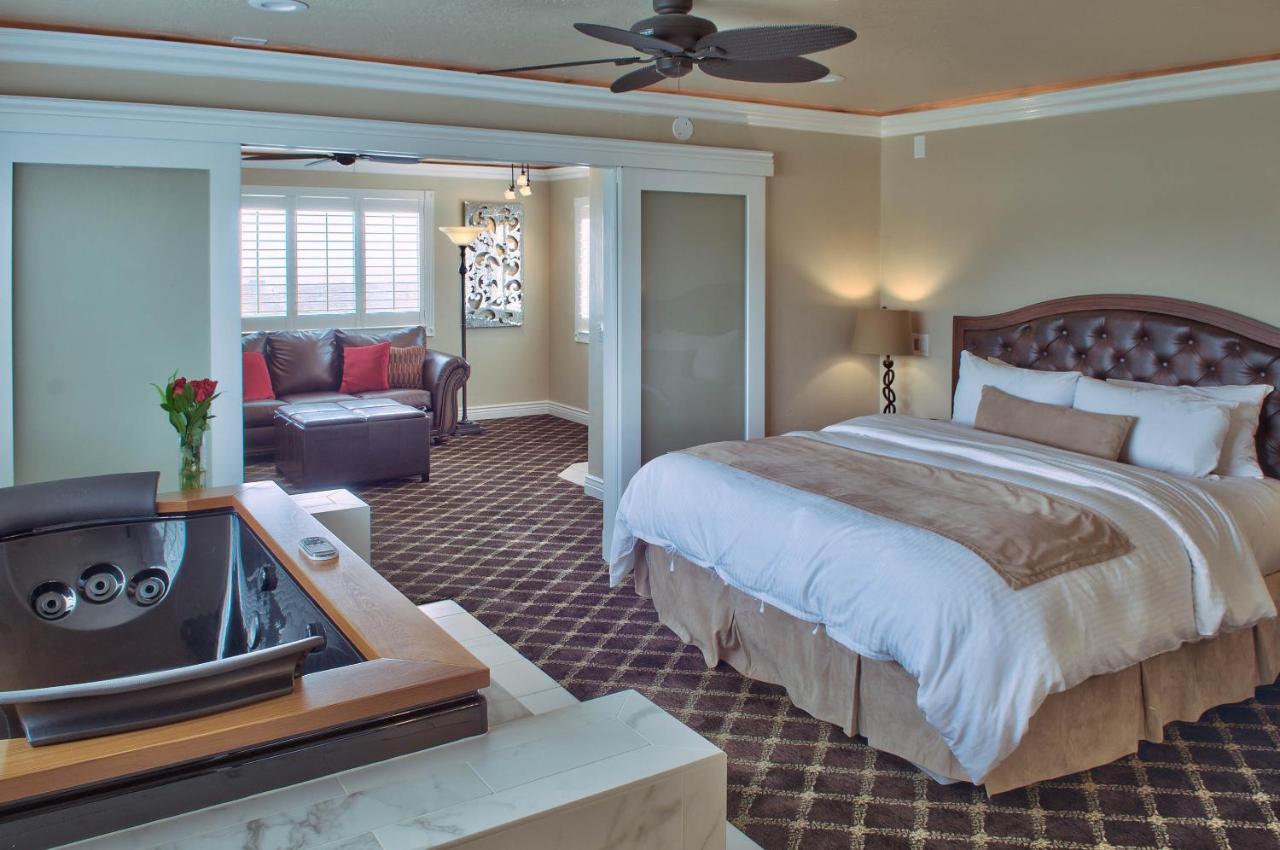 | Lovers Point Inn