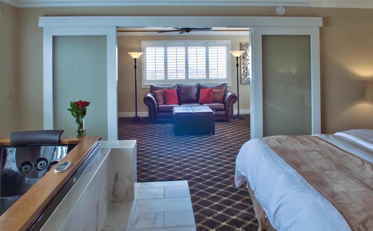  | Lovers Point Inn